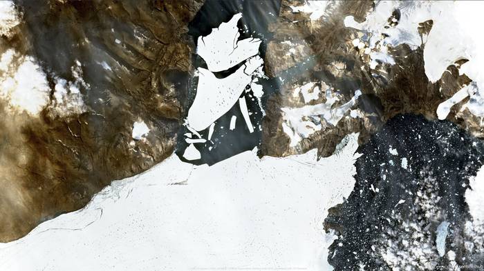 Imagen satelital del desprendimiento de hielo del glaciar Nioghalvfjerdsfjorden, en Groenlandia, el 27 de agosto del 2020.

 · Foto: AFP PHOTO / COPERNICUS/ SENTINEL 2 / ESA