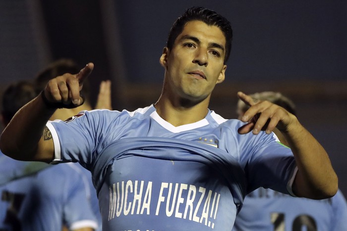 Luis Suarez festeja el gol a Chile.
 · Foto: Raúl Martínez, EFE