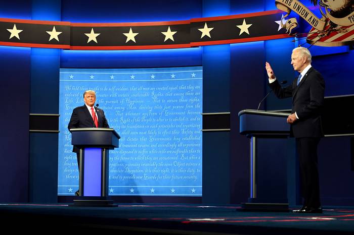 Donald Trump y Joe Biden, durante el debate presidencial final en la Universidad de Belmont en Nashville, Tennessee. · Foto: Jim Watson, AFP