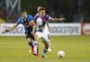 Manuel Ugarte, de Fénix, e Israel Poblete, de Huachipato, durante el partido por Copa Sudamericana, en Talcahuano, Chile.
· Foto: Javier Torres, AFP Manuel Ugarte, de Fénix, e Israel Poblete, de Huachipato, durante el partido por Copa Sudamericana, en Talcahuano, Chile.
· Foto: Javier Torres, AFP