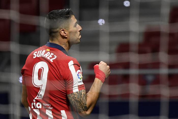 Luis Suárez, tras convertir de penal, el segundo gol de Atlético de Madrid a Athletic de Bilbao, en el estadio Wanda Metropolitano.  · Foto: Gabriel Bouys, AFP