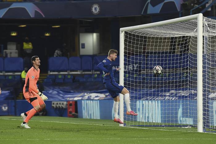 Timo Werner, durante la jugada del primer gol de Chelsea a Real Madrid, en el partido de vuelta en la semifinal de la UEFA Champions League, en el estadio Stamford Bridge en Londres. 

 · Foto: Glyn Kirk, AFP