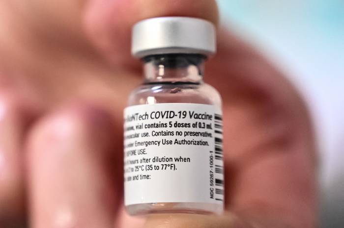 Vacuna Pfizer-BioNTech para Covid-19, hospital AP-HP Vaugirard, en París (archivo, enero de 2021). · Foto: Bertrand Guay, AFP