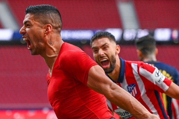 Luis Suárez, del Atelético de Madrid, luego de marcar contra Osasuna, este domingo, en el estadio Wanda Metropolitano de Madrid. · Foto: Gabriel Bouys, AFP
