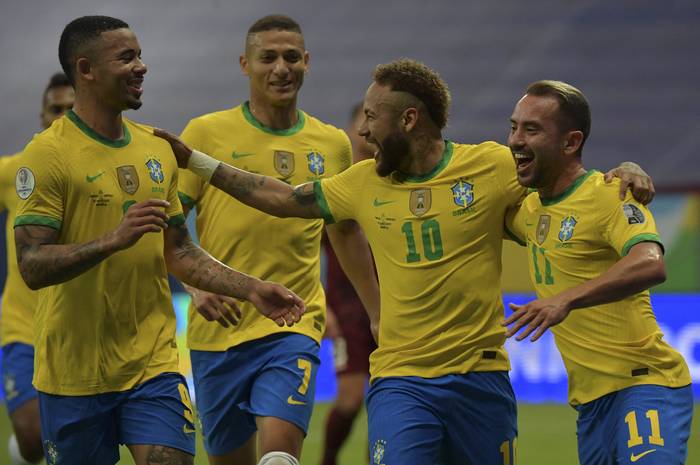 Neymar convirtió el segundo gol de Brasil a Venezuela, en el partido inaugural de la Copa América, en el estadio Mané Garrincha, en Brasilia.


 · Foto: Nelson Almeida, AFP