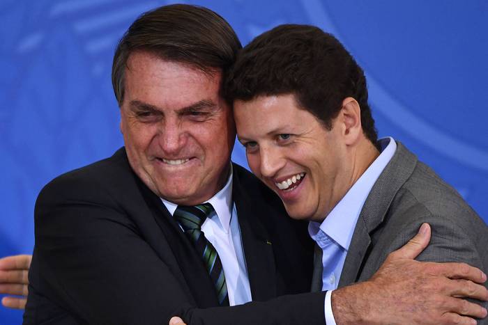 Jair Bolsonaro y Ricardo Salles, el 9 de febrero de 2021, en el Palacio Planalto de Brasilia.
 · Foto: Evaristo Sa, AFP