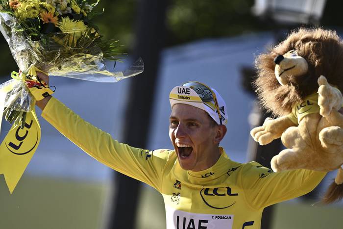 Tadej Pogacar, ciclista esloveno, ganador del Tour de Francia por segundo año consecutivo. · Foto: Anne-Christine Poujoulat / AFP