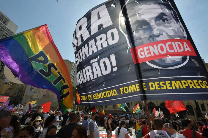 Manifestación en contra de Bolsonaro, este martes, en San Pablo. · Foto: Nelson Almeida, AFP