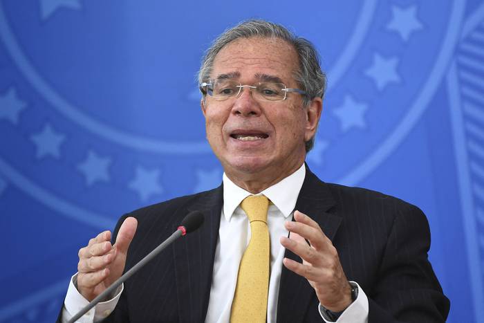 El ministro de Finanzas de Brasil, Paulo Guedes, durante una conferencia de prensa en el palacio de Planalto, el 5 de febrero de 2021. · Foto: Evaristo Sa, AFP