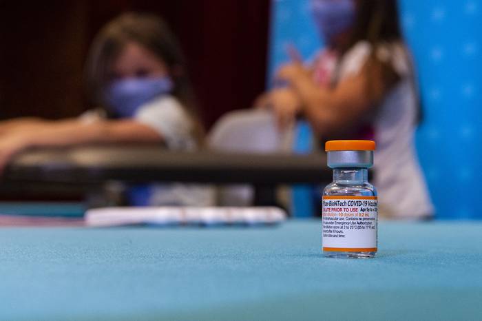 Nueva dosis para niños de la vacuna Pfizer-BioNTech Covid-19, en el Hartford Hospital en Hartford, el 2 de noviembre, Connecticut. · Foto: Joseph Prezioso, AFP