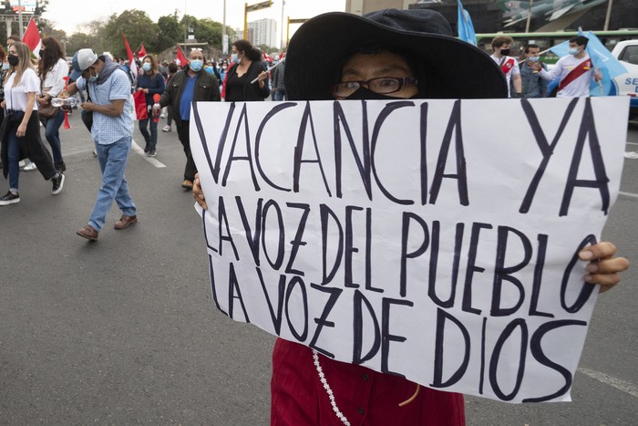 Manifestación frente al congreso en Lima, Peru, el 25 de noviembre. · Foto: Cris Bouroncle, AFP