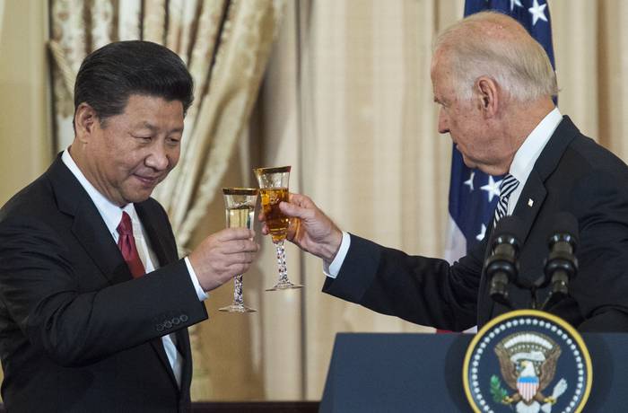Joe Biden y Xi Jinping, en el departamento de Estado, en Washington DC (archivo, setiembre de 2015). · Foto: Paul J. Richards, AFP