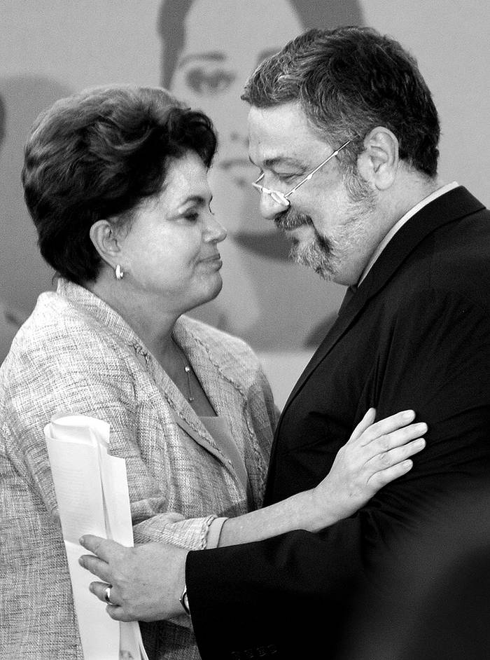Dilma Rousseff y Antonio Palocci durante una ceremonia en el Palacio de Planalto, en Brasilia. Foto: Evaristo Sa / AFP (archivo, junio de 2011)