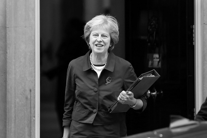 La primera ministra británica Theresa May, ayer, saliendo de la residencia oficial en la ciudad de Westminster en Londres. Foto: Daniel Leal-Olivas / AFP  
