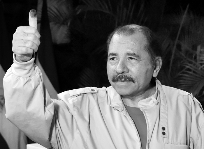 Daniel Ortega, presidente de Nicaragua, al votar ayer en Managua. Foto: Rodrigo Arangua / AFP

