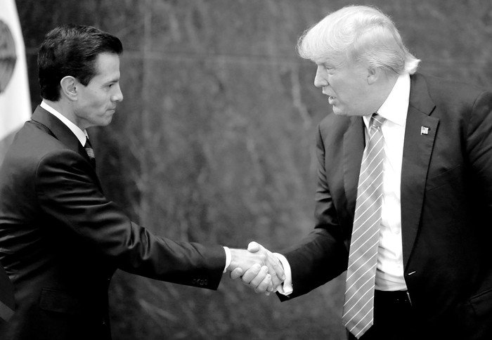 Enrique Peña Nieto y el candidato presidencial de Estados Unidos, Donald Trump, tras reunirse en ciudad de México. 
Yury Cortéz / AFP (archivo, agosto de 2016)