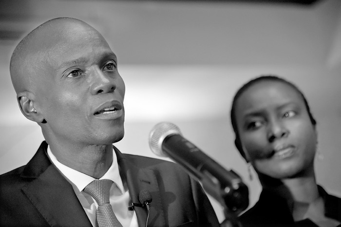 Jovenel Moïse, candidato presidencial del partido político PHTK, habla tras los resultados preliminares en la primera ronda de las elecciones presidenciales de Haití, ayer, en la capital haitiana, Puerto Príncipe. Foto: Héctor Retamal / AFP