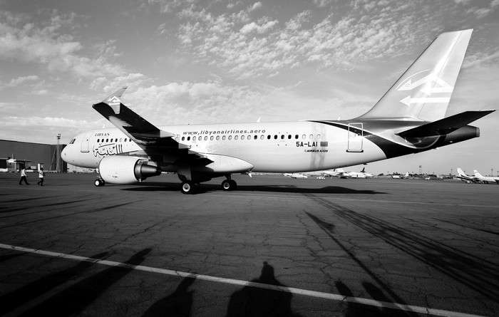 Un Airbus A320 en el aeropuerto internacional de Mitiga, en Trípoli. Foto: Mahmud Turkia / AFP (archivo, octubre de 2010)