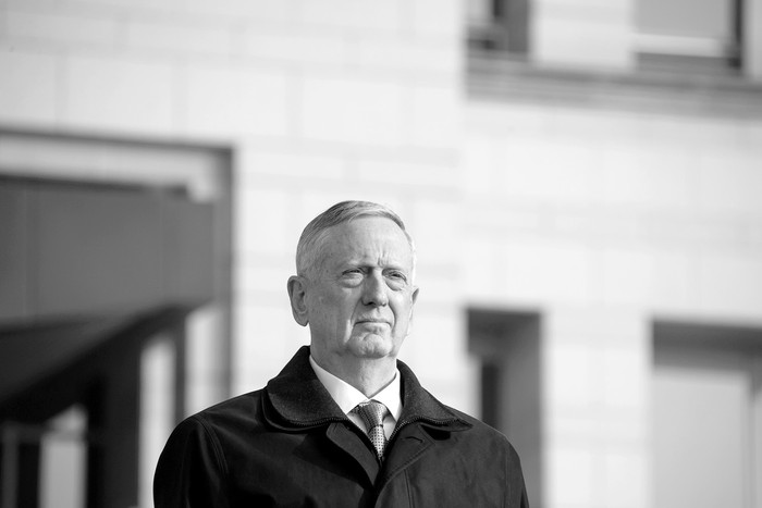 James Mattis, secretario de Defensa de Estados Unidos, asiste a una ceremonia de guardia de honor con su homólogo surcoreano Han Min-Koo en el Ministerio de Defensa en Seúl. Foto: Ed Jones / AFP