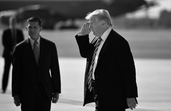 Michael Flynn y Donald Trump en la Base de la Fuerza Aérea de MacDill en Tampa, Florida. Foto: Mandel Ngan / AFP