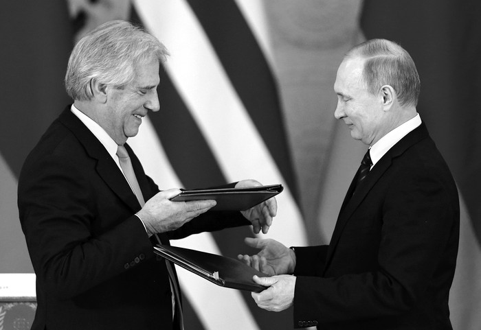 Tabaré Vázquez y Vladimir Putin en Moscú, el 16 de febrero de 2017. Foto:
Yury Kochetkov / AFP