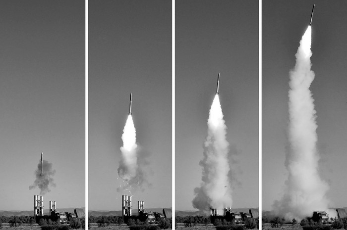Prueba de sistema antiaéreo por la Academia de Ciencias de Defensa Nacional de Corea del Norte. Foto: Stringer / AFP 