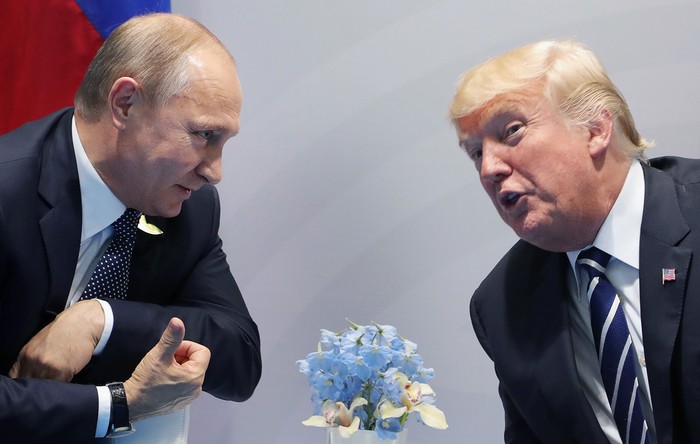 Vladimir Putin y Donald Trump, durante una conferencia al margen de la Cumbre del G20 en Hamburgo, Alemania. Foto Mikhail Klimentiev / Sputnik / AFP