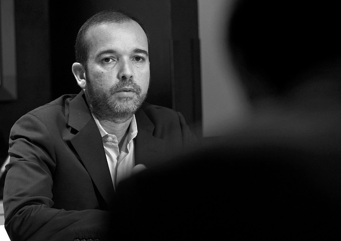 Antonio Mugica, fundador y CEO de Smartmatic, habla durante una rueda de prensa en el centro de Londres, hoy. Foto: Niklas Hallén / AFP