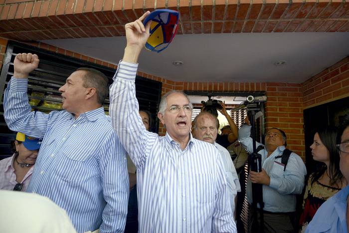 Antonio Ledezma (C), durante un acto en Caracas. Foto: Juan Barreto / AFP (archivo, marzo de 2014)