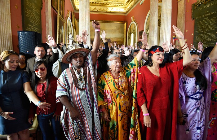 Representantes de los pueblos originarios durante la instalación de la Asamblea Constituyente en Caracas. Foto: Juan Barreto, AFP