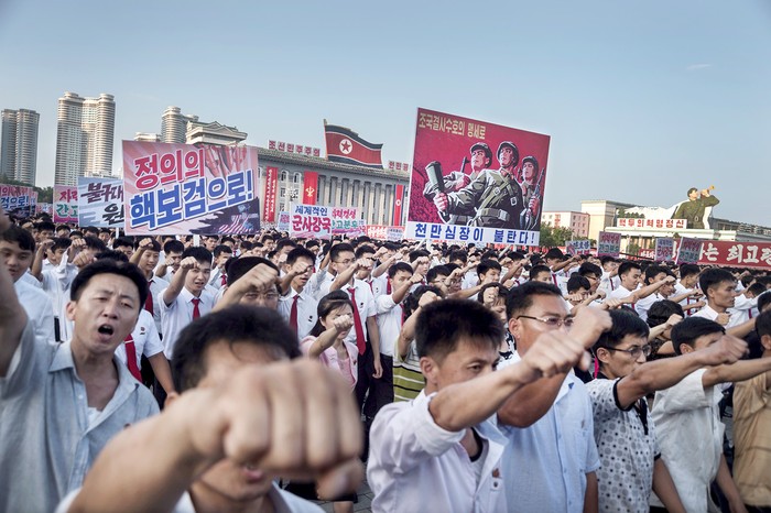 Manifestación en apoyo de la postura de Corea del Norte contra Estados Unidos, en la plaza Kim Il-Sung en Pyongyang, hoy. Foto: Kim Won-Jin / AFP