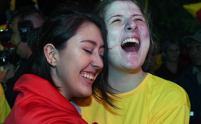 Partidarias del candidato presidencial del gobernante Partido Acción Ciudadana (PAC) de Costa Rica, Carlos Alvarado, celebran que su candidato tomará parte en la segunda vuelta, luego de la primera ronda de elecciones presidenciales de Costa Rica en San José. Foto: Carlos González, AFP
