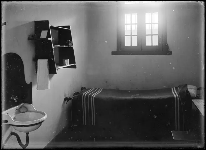 Celda de la Cárcel Penitenciaria de Punta Carretas, año 1918. · Foto: CdF, s/d de autor