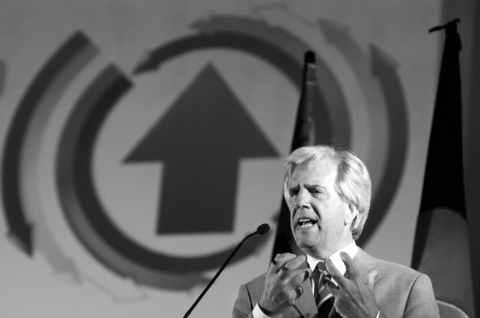 Tabaré Vázquez, ayer, durante el acto por el 50º aniversario del Partido Demócrata Cristiano (PDC), en el cine Plaza. · Foto: Nicolás Celaya