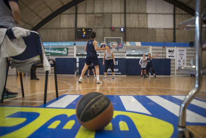 Entrenamiento de la selección 3x3 de basquetbol, en el CEFUBB, el 22 de mayo.


 · Foto: Natalia Rovira