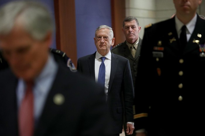 El secretario de Defensa de Estados Unidos, Jim Mattis (centro), el 13 de diciembre en la Cámara de Representantes. · Foto: Win McNamee, Getty Images, AFP