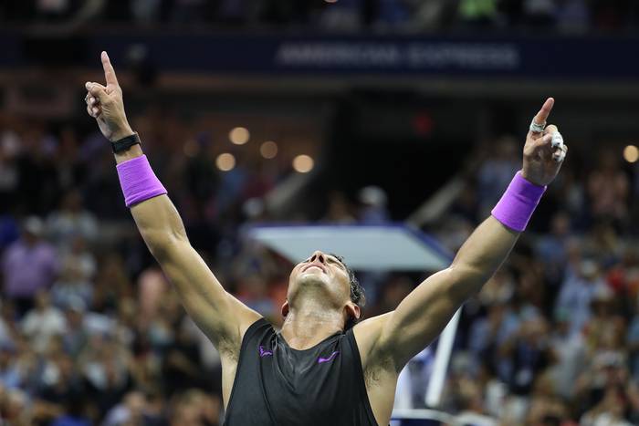 Rafael Nadal, tras vencer a Daniil Medvedev, y obtener el título de campeón del US Open, en el Centro Nacional de Tenis, Billie Jean King, en Nueva York. 



 · Foto: Al Bello, Getty Images, AFP