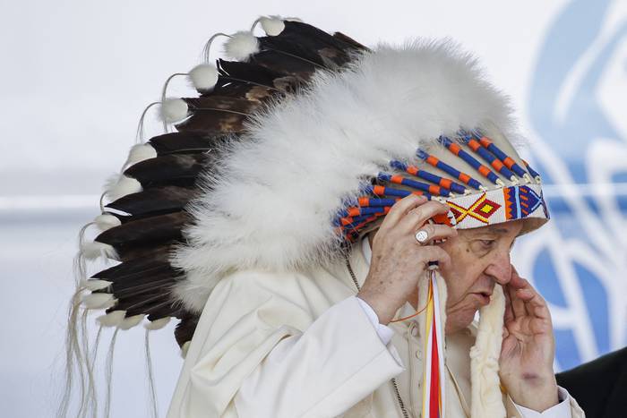 El papa Francisco durante su visita a Maskwacis, Canadá. · Foto: Cole Burston, AFP