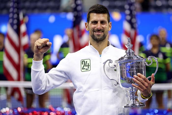 Novak Djokovic celebra después de derrotar a Daniil Medvedev en la final del Abierto de Estados Unidos, en Nueva York. · Foto: Clive Brunskill / Getty Images / AFP