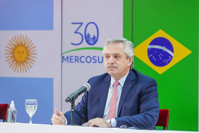 Alberto Fernández durante la cumbre del Mercosur, de manera virtual, en Buenos Aires (Argentina). · Foto: Esteban Collazo, presidencia argentina, EFE