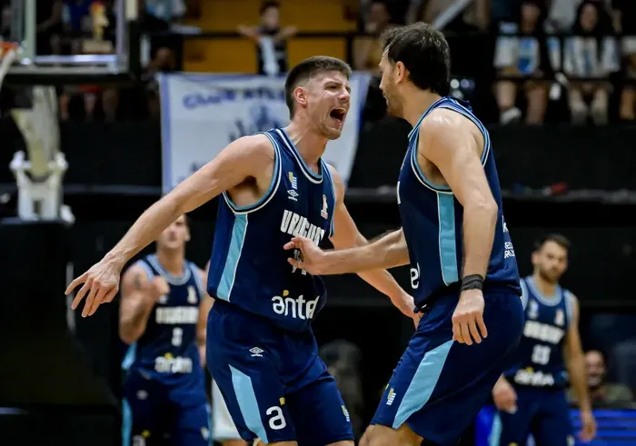 Uruguay y Argentina, el 27 de febrero, en el estadio Obras Sanitarias de Buenos Aires. · Foto: FIBA