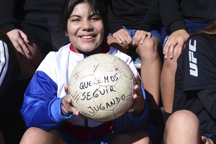 Entrenamiento de fútbol femenino juvenil de Maldonado, en la Cancha Andalucía Baby Fútbol de Maldonado, el 18 de mayo 
Foto: Natalia Ayala