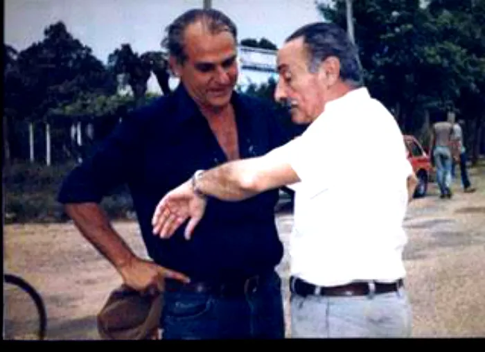 Ulises Beisso y Liber Seregni durante la campaña de 1984, en la inauguración del comité de base "Julio Castro" en Guichón.
Foto: s/d autor (archivo de familia Beisso)