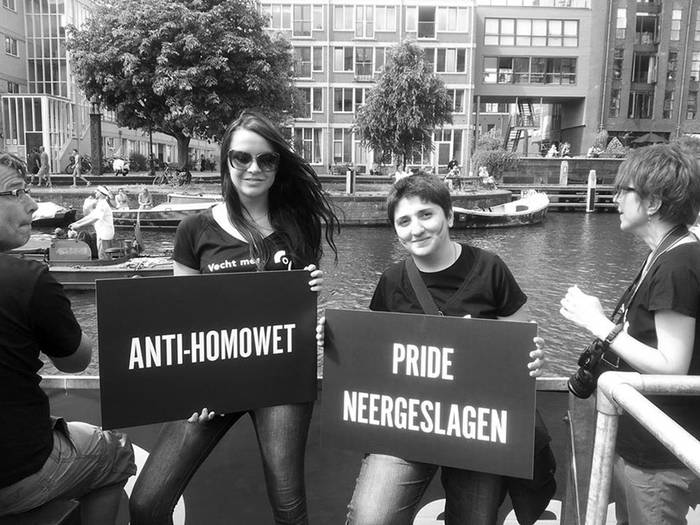 Anastasia Smirnova (izq.) durante el día del orgullo gay en Amsterdan, en agosto. / foto: s/d de autor