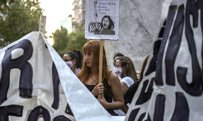 Alerta feminista por el femicidio de Carolina Escudero, el lunes, en Montevideo. · Foto: .