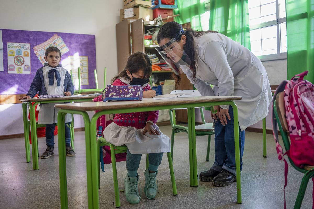 Familias de la escuela pública piden presupuesto y “creatividad” en la