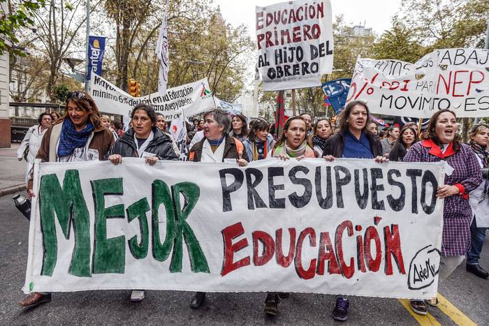 Marcha de la Educación (archivo, mayo de 2015). · Foto: Santiago Mazzarovich / adhocFOTOS