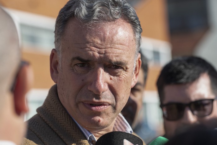 El presidente Yamandú Orsi en la planta de la metalúrgica CIR. · Foto: Alessandro Maradei