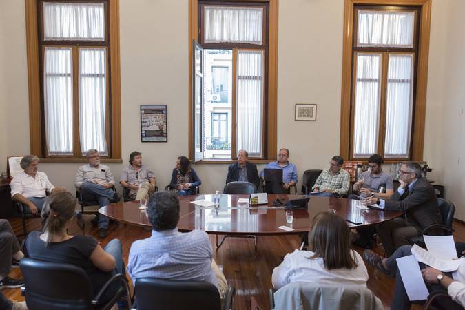 Reunión de comité de expertos de Udelar, hoy en rectorado. · Foto: .