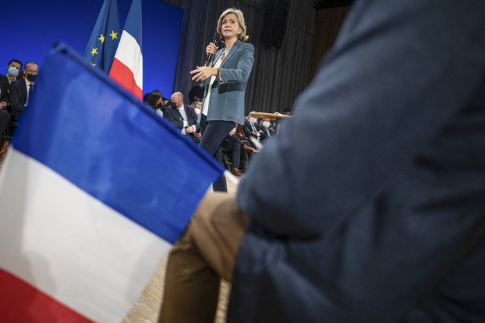 La candidata presidencial del partido conservador francés Les Republicains, Valérie Pécresse, ayer en Mouilleron-le-Captif. (Foto:  LOIC VENANCE / AFP)